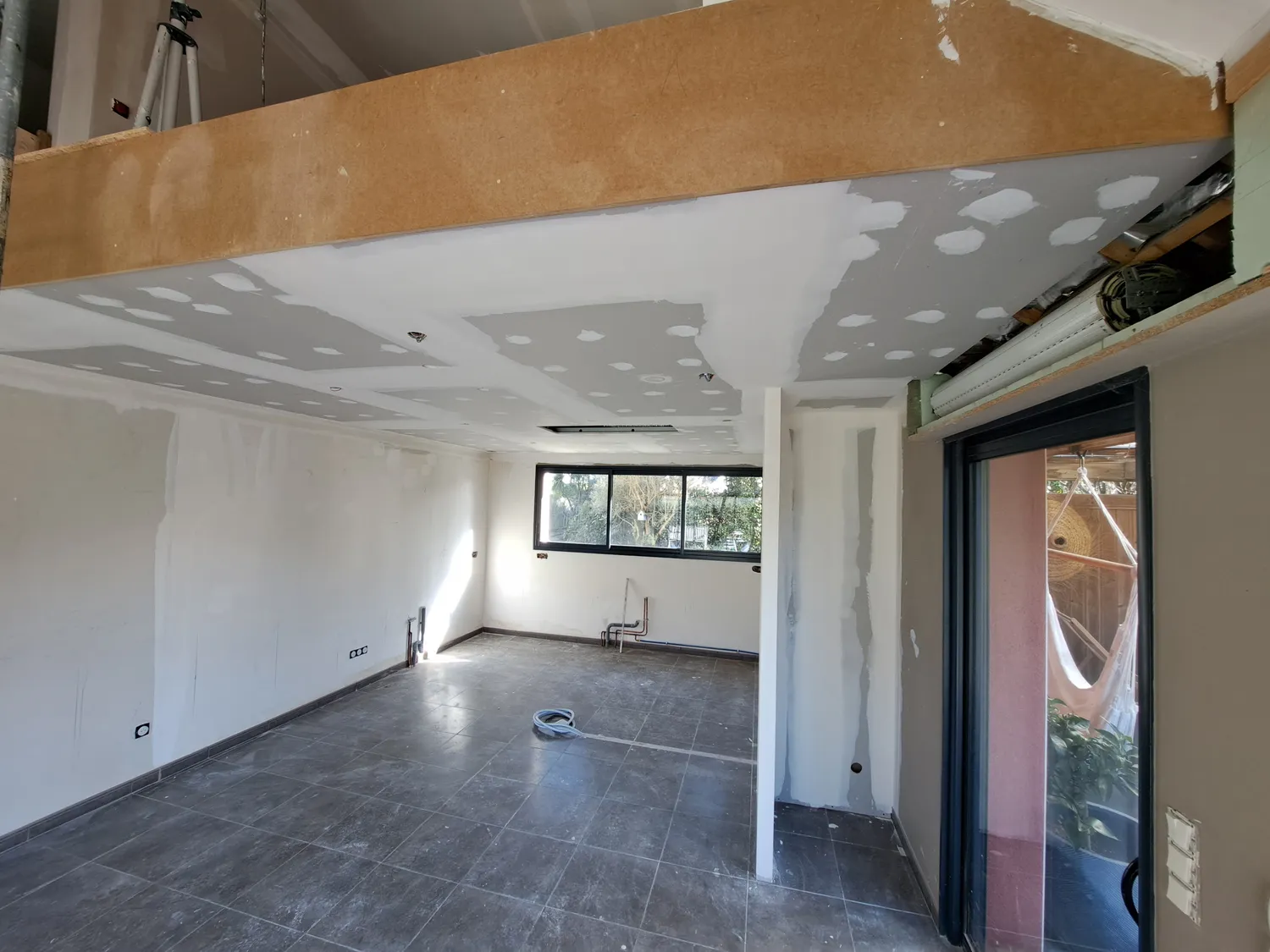 Enduisage des murs et plafonds avant peinture